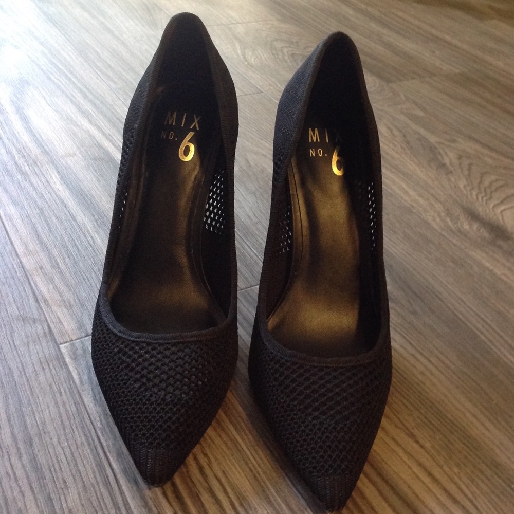 Black Pumps